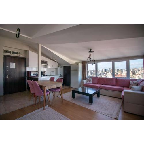 Charming 2BR Panoramic Views Penthouse in Maltepe