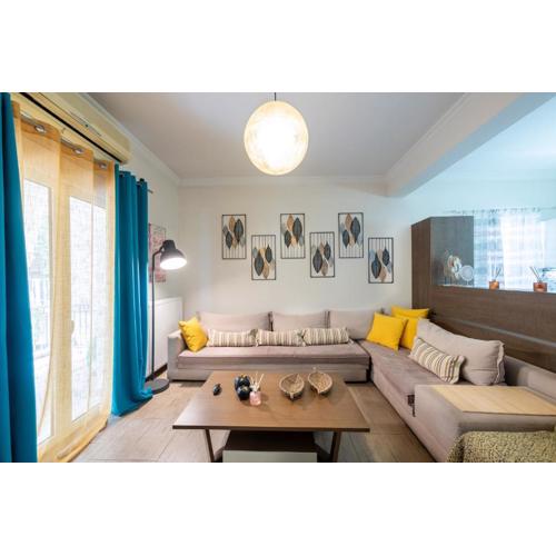 Charming 2BR retreat near market & beach