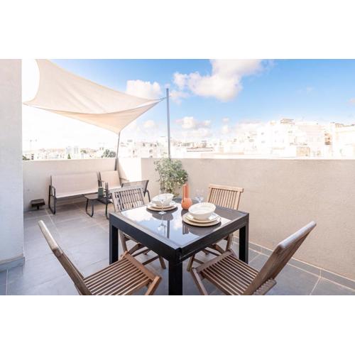 Charming 3 Story Maltese House with Terrace & BBQ