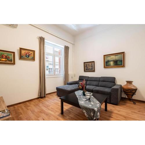 Charming 3bd apt. close to metro