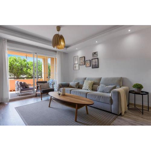 Charming 3Br Apartment 3 min. away from the Beach