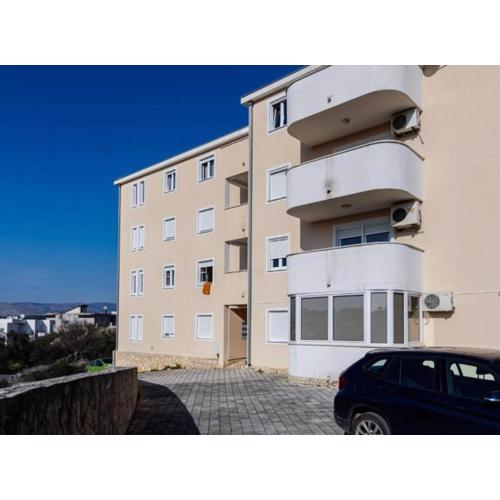 Charming and Cozy Okrug Gornji Apartment with Balcony