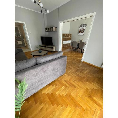 Charming Apartment - AT085