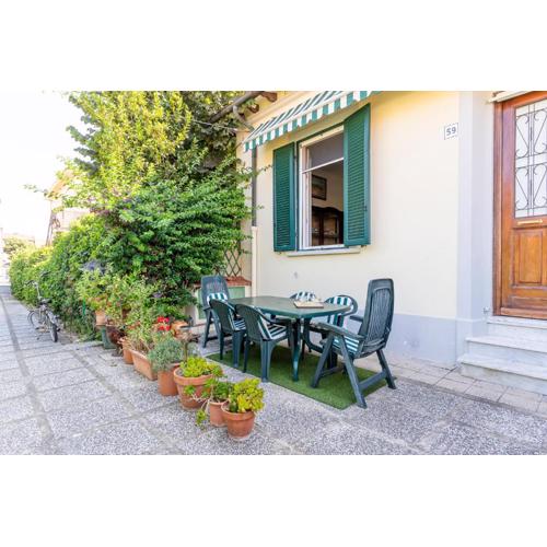 Charming Apartment near the Sea with Patio!