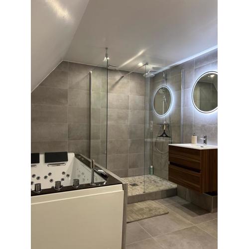 Charming Apartment with JACUZZI Centre Strasbourg Gare