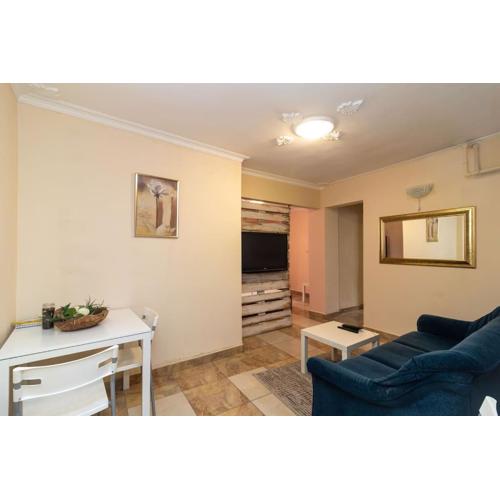 Charming Artistic Central Apartment