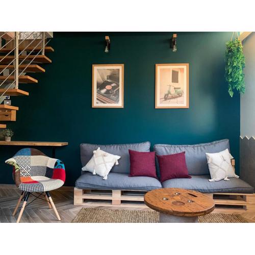 Charming Attic Apartment With Balcony & Swimming Pool