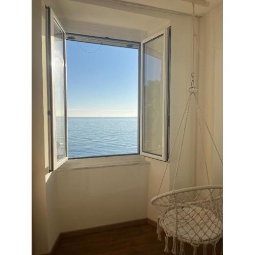 Charming Beach Flat with Seaview