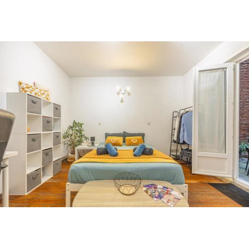 Charming City-Center Flat with Terrace