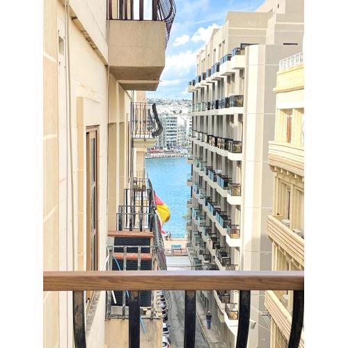 Charming Coastal Suite in Cosmopolitan Sliema