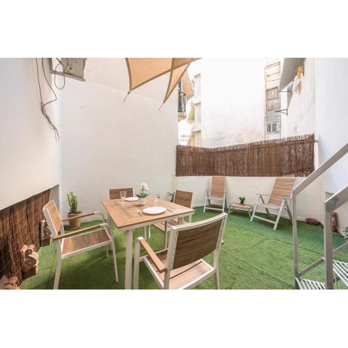 Charming & Comfortable Apartment with Private Yard