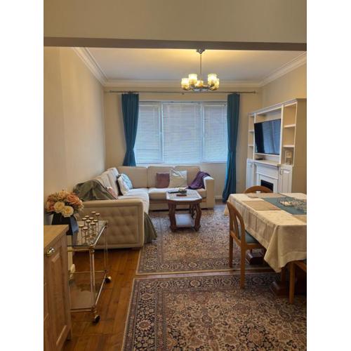 Charming Flat in Central Sofia - Steps from NDK