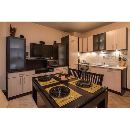 Charming, Fully-furnished, 2-bedroom apartment by Flat Mаnager