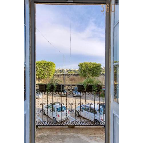 Charming home with Stunning City Views in Birgu by 360 Estates