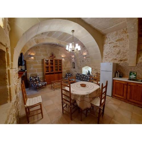 Charming house of character with pool and jacuzzi