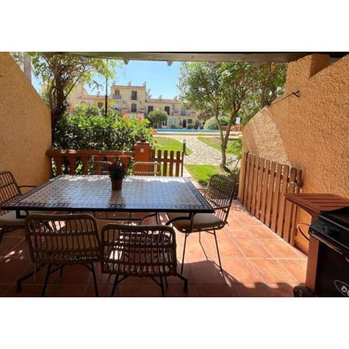 Charming house with pool, not far from beaches, mountain and city