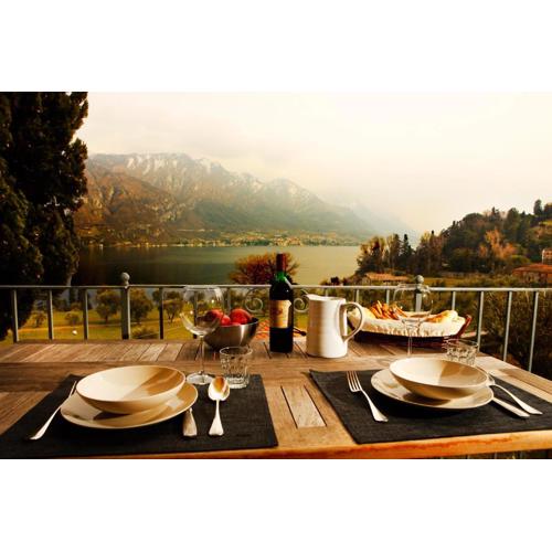 Charming Lake View Apartment