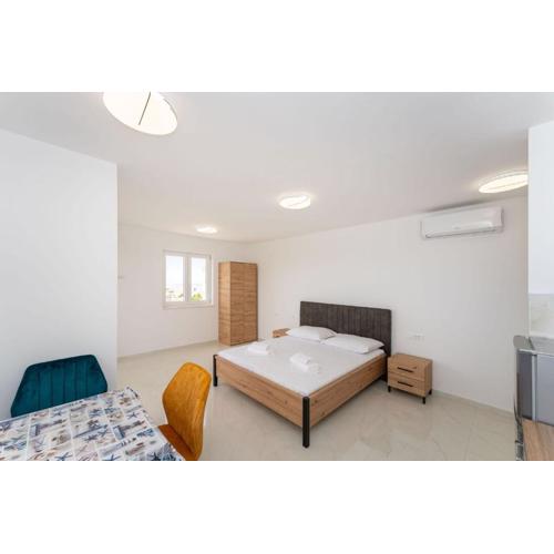 Charming Novalja Apartment with Ocean Views Private Balcony