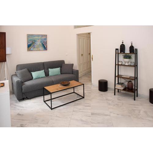 Charming & quiet apartment in Plaza del Salvador