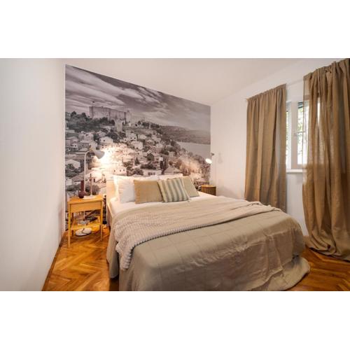 Charming renovated apartment next to the sea