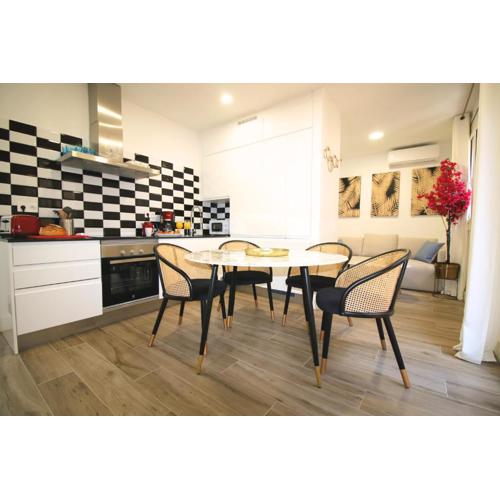 Charming Seaside Apartment in Barceloneta, Renovated with Stunning Sea Views