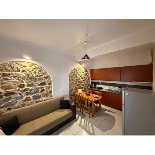 Charming Stone-Wall Apartment Near Mytilene Center