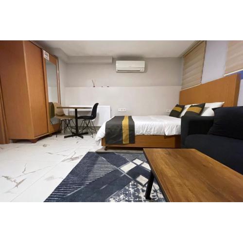 Charming studio apt with fast WiFi and AC near Nisantasi and Taksim #101
