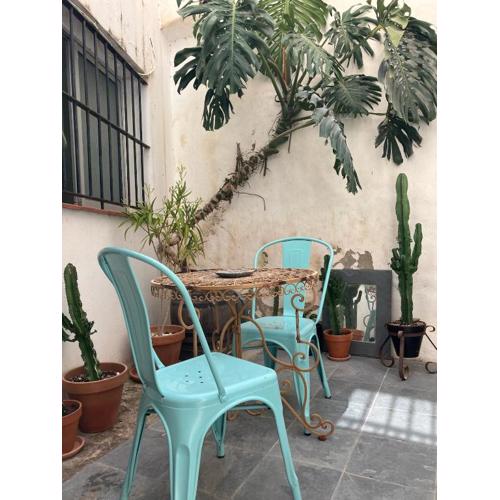 Charming Studio with Private Patio in Old Town