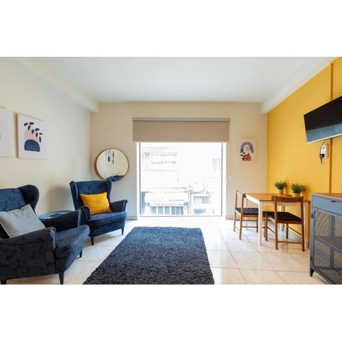 Charming studio with reading nook & city view