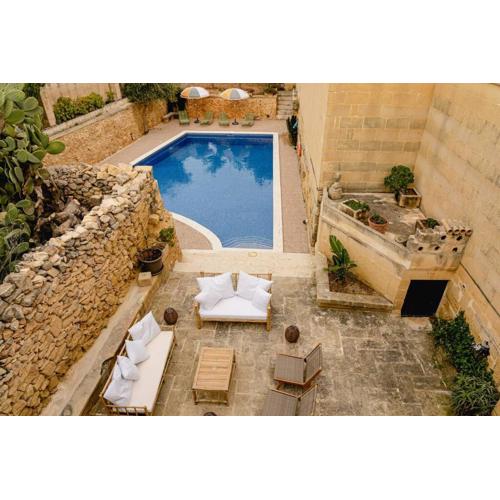 Charming & Stylish Historic Farmhouse with Pool