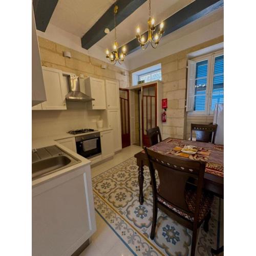 Charming town house in Cospicua, Valperga Rooms