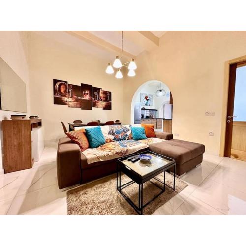 Charming Townhouse with Rooftop