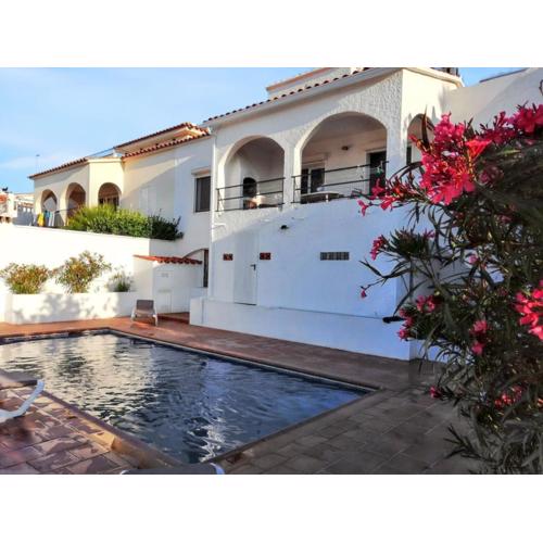 Charming Villa in L\