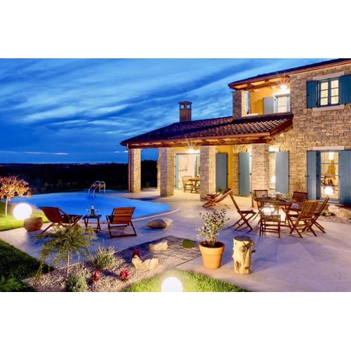 Charming villa LA PERLA with pool, jacuzzi and sea view near Umag