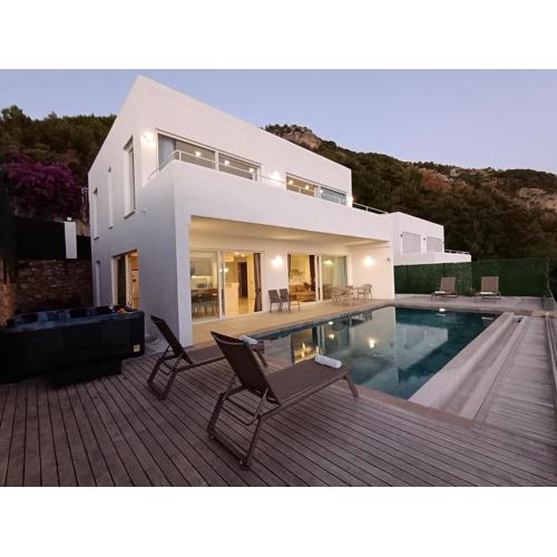 Charming Villa with a Pool