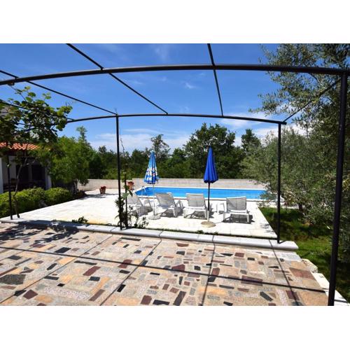 Charming Villa with Pool in Zbandaj