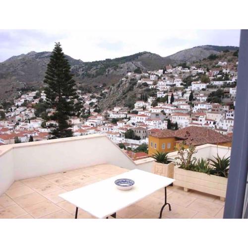 Cheerful 2-bedroom villa with gorgeous terraces