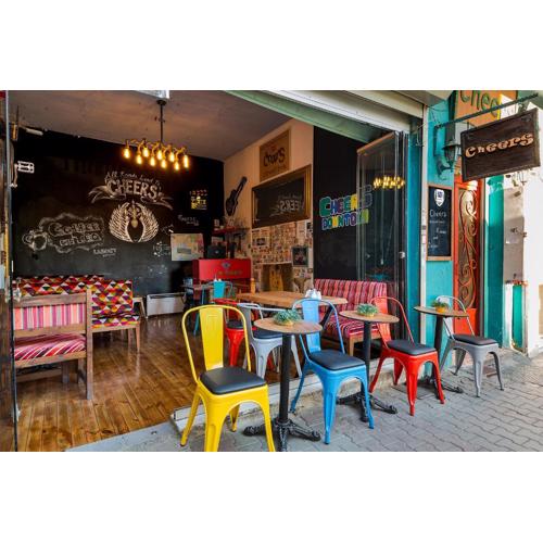 Cheers Midtown Hostel