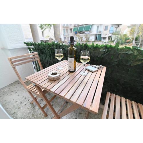 Chic 1BR Apartment with Balcony