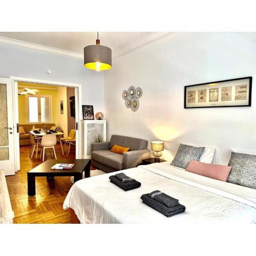 Chic Apartment Close to National Archaeological Museum