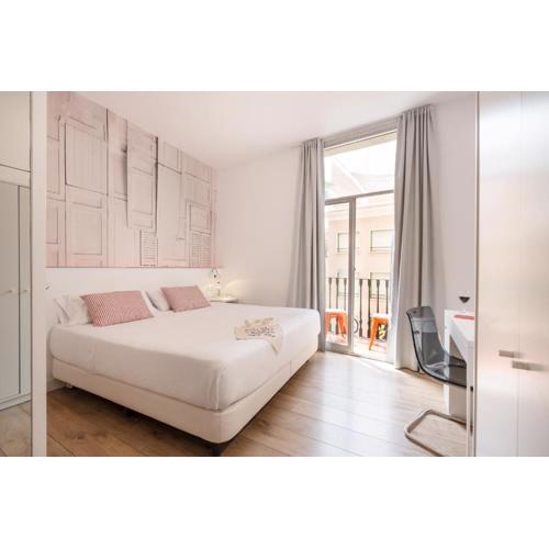 Chic & Basic Tallers Hostal