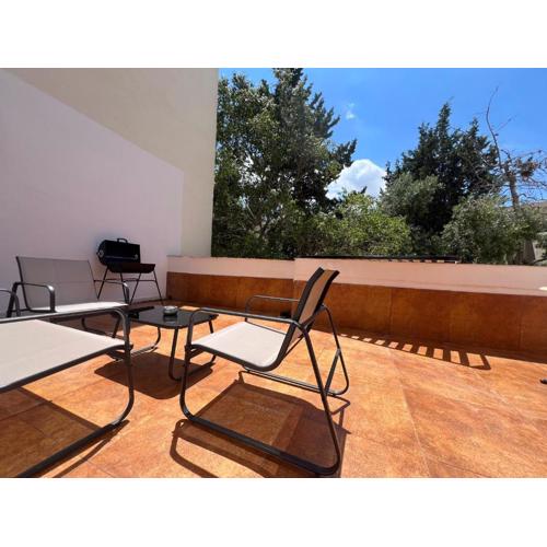 Chic & Cheerful - 2 Bedroom Apartment in Central St Julians
