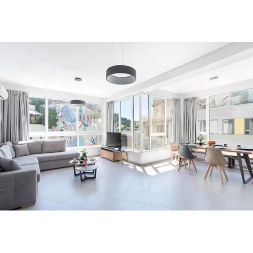 Chic New Apt with Acropolis View in Monastiraki