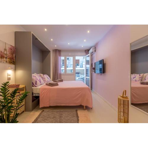 Chic New Pagrati suite
