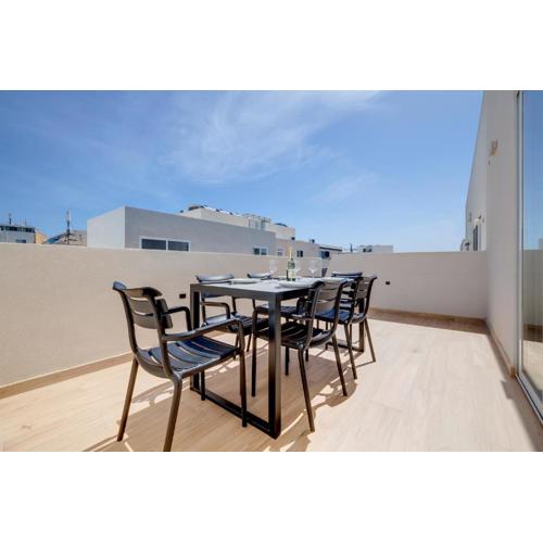 Chic Penthouse Steps from the Promenade