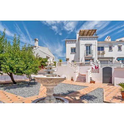 Chic Retreat with a Spacious Garden, Near Burriana Beach