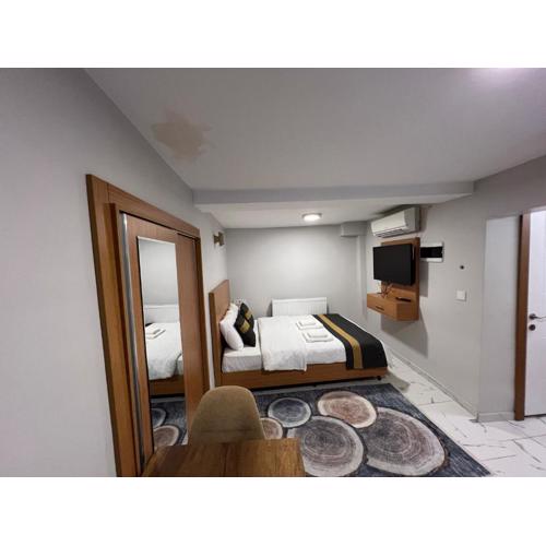 chic studio unit at city heart #102