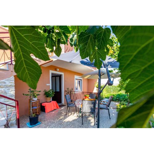 Chubi 2BR apt parking terrace bbq vegetable garden