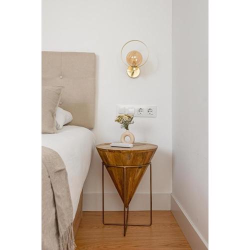 Chueca II calle Barco 2BR 2BH