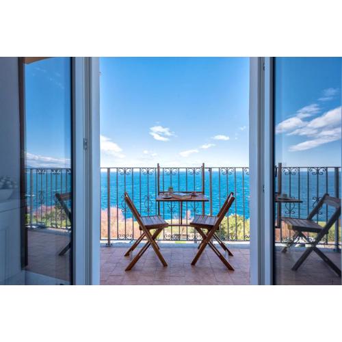 “CIELO E MARE”, CASETTA NEL CUORE DEL BORGO ANTICO / “SKY & SEA”, CHARMING IN THE HEART OF OLD VILLAGE